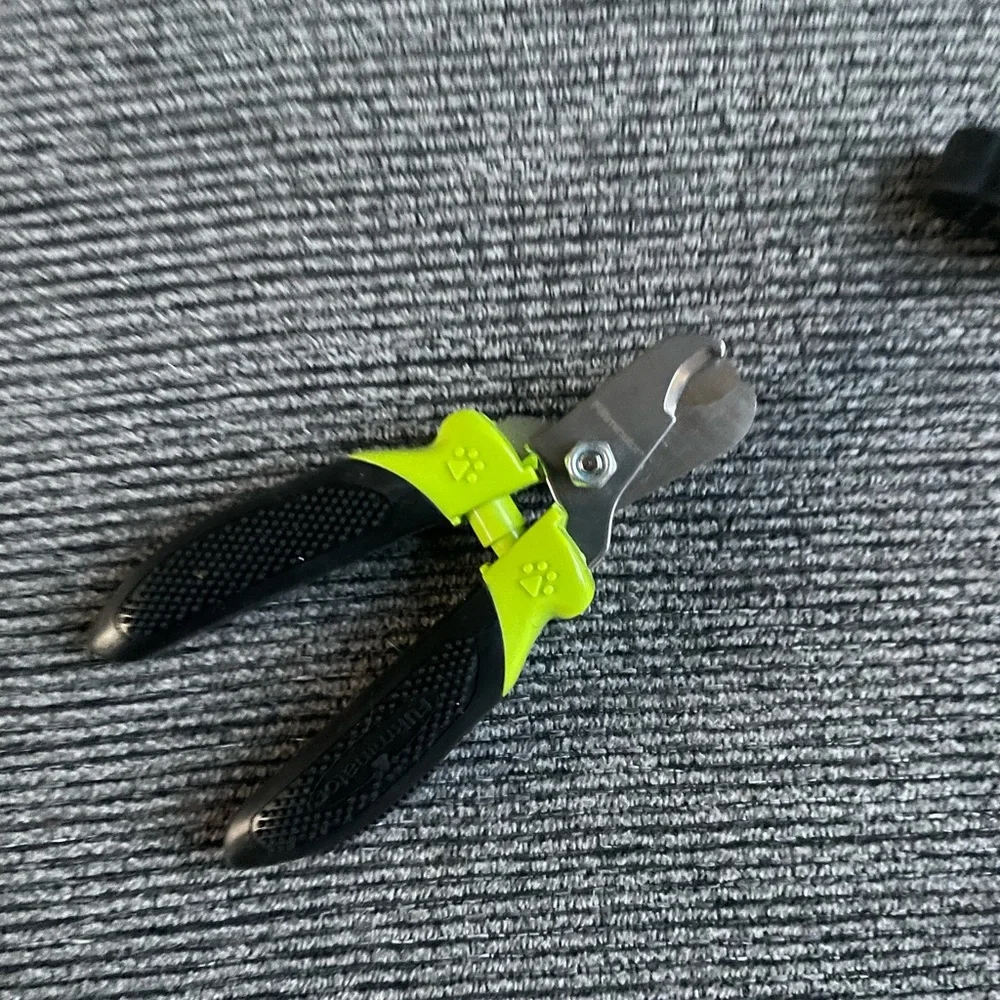 NWOT Black and Green Pet Nail Clippers